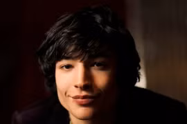 Ezra Miller sẽ đóng vai siêu anh hùng "nhanh nhất hành tinh"