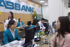 Giao dịch tại ABBANK. (Nguồn: ABBANK)