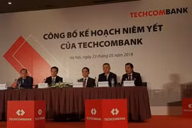 Các lãnh đạo Techcombank tại buổi công bế kế hoạch niêm yết. (Ảnh: T.H/Vietnam+)