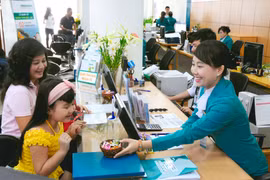 Giao dịch tại ABBANK. (Nguồn: ABBANK)