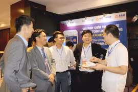 Lãnh đạo LienVietPostBank trao đổi với các doanh nghiệp Nhật Bản tại Japan ICT Day 2018. (Nguồn: LienVietPostBank)