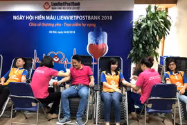 Các bạn trẻ của LienVietPostBank tham gia hiến máu nhân đạo. (Nguồn: LienVietPostbank)