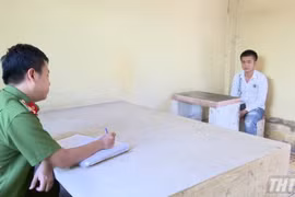 Đối tượng Huỳnh Ái Nhân tại cơ quan điều tra. (Nguồn: thtg.vn)