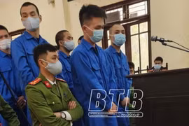 Các bị cáo tại phiên tòa. (Nguồn: baothaibinh.com.vn)