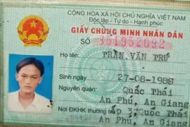 Chứng minh nhân dân của đối tượng Trần Văn Trứ trốn khỏi khu cách ly tập trung ở huyện An Phú, tỉnh An Giang. (Ảnh: Công Mạo/TTXVN)
