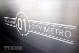 Hàng ghế ngắn tuyến Metro số 1. (Ảnh: Hoàng Hải/TTXVN) 