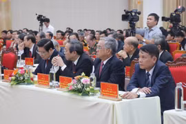 Ông Nguyễn Đức Lợi, Ủy viên Trung ương Đảng, Tổng Giám đốc TTXVN và các đại biểu dự Đại hội. (Ảnh: Nguyên Lý/TTXVN)