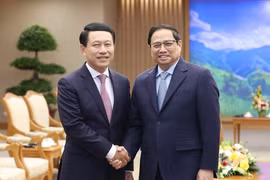 Thủ tướng Phạm Minh Chính tiếp Phó Thủ tướng, Bộ trưởng Ngoại giao Lào Saleumxay Kommasith. (Ảnh: Dương Giang/TTXVN)