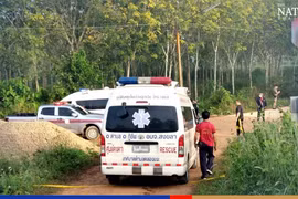 Xe cứu thương tại hiện trường vụ nổ. (Nguồn: Nation Thailand)