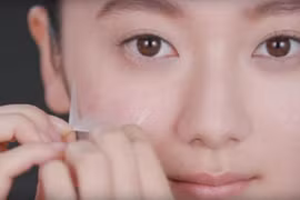 Bạn sẽ có thể bao phủ phần da không hoàn hảo của mình bằng lớp da nhân tạo dạng xịt. (Nguồn: KaoJapan)