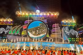 Một tiết mục ca múa nhạc trong buổi lễ Khai mạc Năm du lịch Quốc gia, Festival Biển Nha Trang-Khánh Hòa năm 2019 lần thứ 9. (Ảnh: Phan Sáu/TTXVN)