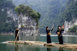 Hình ảnh khám phá vẻ đẹp lòng hồ thủy điện Lâm Bình 