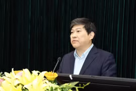 Phó giáo sư, tiến sỹ Nguyễn Duy Bắc, Phó Giám Học viện Chính trị quốc gia Hồ Chí Minh Báo cáo đề dẫn hội thảo. (Ảnh: Văn Điệp/TTXVN) 