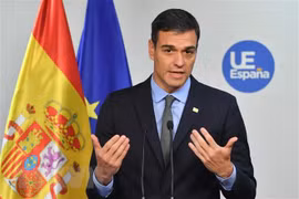 Thủ tướng Tây Ban Nha Pedro Sanchez tại cuộc họp báo ở Brussels ngày 25/11. (Ảnh: AFP/TTXVN)