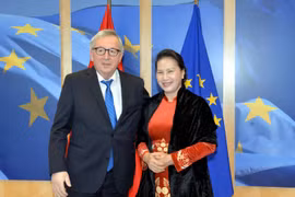 Chủ tịch Quốc hội Nguyễn Thị Kim Ngân hội kiến Chủ tịch Ủy ban châu Âu Jean-Claude Juncker. (Nguồn: Trọng Đức/TTXVN)