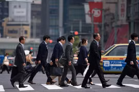 Nhật Bản đang có sự chênh lệch giữa thu nhập ở thành thị và nông thôn. (Nguồn: The Japan Times)