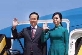 Chủ tịch nước Võ Văn Thưởng cùng Phu nhân đến Sân bay Quốc tế Vienna, Thủ đô Vienna, bắt đầu chuyến thăm chính thức Cộng hòa Áo. (Ảnh: Thống Nhất/TTXVN)