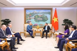Phó Thủ tướng Trần Hồng Hà tiếp Đại sứ Hà Lan tại Việt Nam Kees van Baar. (Ảnh: Văn Điệp/TTXVN)