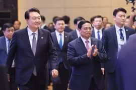 Thủ tướng Phạm Minh Chính và Tổng thống Yoon Suk Yeol tham dự Diễn đàn Doanh nghiệp Việt Nam-Hàn Quốc. (Ảnh: Dương Giang/TTXVN)