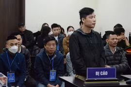 Đặng Ngọc Long và các bị cáo liên quan tại phiên tòa. (Nguồn: An ninh Thủ đô)