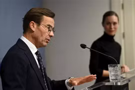 Trong cuộc hội đàm cuối tháng 10/2022, Thủ tướng Thụy Điển Ulf Kristersson và người đồng cấp Phần Lan Sanna Marin đã nhất trí về các biện pháp tăng cường hợp tác song phương, đặc biệt trong lộ trình hai nước xin gia nhập NATO. (Ảnh: Reuters/TTXVN) 