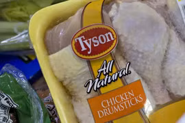 Tyson Foods Inc sẽ đóng cửa hai nhà máy chế biến gà tại Mỹ. (Nguồn: CNBC/Ảnh chụp màn hình)