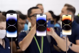 Các mẫu iPhone 14 Pro và iPhone14 Pro Max được giới thiệu tại sự kiện của hãng Apple ở Cupertino California (Mỹ), ngày 7/9/2022. (Ảnh: AFP/TTXVN)