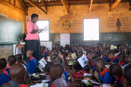 Malawi đã ban hành quy định cấm bán thực phẩm trong các trường tiểu học và trung học trước thềm năm học mới, bắt đầu từ ngày 10/10/2022, trong bối cảnh dịch tả đang bùng phát tại nước này. (Ảnh: AFP/TTXVN)