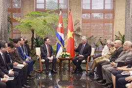 Chủ tịch Quốc hội Vương Đình Huệ hội kiến Chủ tịch nước Cộng hòa Cuba Miguel Díaz-Canel tại Cung Cách mạng, thủ đô La Habana chiều 20/4/2023 (giờ địa phương). (Ảnh: Doãn Tấn/TTXVN)
