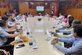 Bí thư Tỉnh ủy Đồng Nai Nguyễn Hồng Lĩnh làm việc với lãnh đạo tỉnh cực Tây Pinar del Río của Cuba. (Ảnh: Mai Phương/TTXVN)