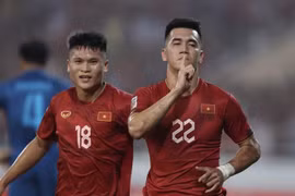 Tiền đạo Tiến Linh (số 22) là một trong bốn cái tên của đội tuyển Việt Nam xuất hiện trong đội hình tiêu biểu của AFF Cup 2022. (Ảnh: Hoàng Linh/TTXVN)