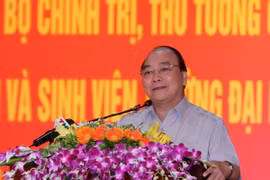 Thủ tướng Nguyễn Xuân Phúc gặp mặt, nói chuyện với cán bộ, giảng viên và sinh viên Trường Đại học Hải Phòng. (Ảnh: Lâm Khánh/TTXVN)