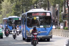 Xe buýt ở Thành phố Hồ Chí Minh. (Ảnh: Hoàng Hải/TTXVN)