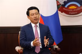 Phó Thủ tướng, Bộ trưởng Ngoại giao Lào Saleumxay Kommasith trả lời phỏng vấn. (Ảnh: Bá Thành/TTXVN)