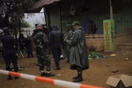 Cảnh sát điều tra tại hiện trường một vụ tấn công ở Beni, CHDC Congo. (Ảnh minh họa: AFP/TTXVN)
