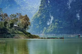 Phong cảnh lòng hồ Sông Đà địa phận xã Huổi Só, huyện Tủa Chùa. (Ảnh: Xuân Tư/TTXVN)