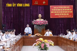 Chủ tịch Quốc hội Vương Đình Huệ phát biểu tại buổi làm việc. (Ảnh: Doãn Tấn/TTXVN)
