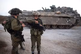 Quân đội Israel nổ súng vào một số người bị nghi vượt biên giới