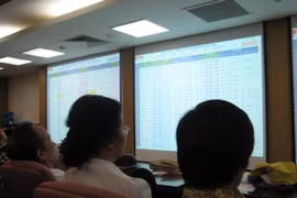 Phiên 19/4, VN-Index giảm 26,15 điểm và đóng cửa tại mức 1.406,45 điểm. (Ảnh minh họa/Vietnam+)