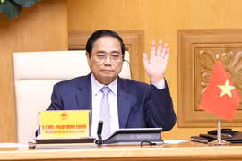 Thủ tướng Phạm Minh Chính chào các đại biểu tại hội nghị. (Ảnh: Doãn Tấn/TTXVN)
