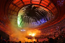 Màn pháo hoa rực rỡ tại Lễ bế mạc Thế vận hội Paralympic Paris 2024 ở Paris, Pháp tối 8/9. (Ảnh: Kyodo/TTXVN)