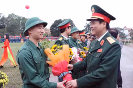 Thủ tướng quyết định kéo dài thời gian giữ chức vụ Chính ủy Quân khu 3 đến hết tuổi phục vụ tại ngũ đối với Trung tướng Nguyễn Quang Cường. (Ảnh; Hoàng Ngọc/TTXVN)