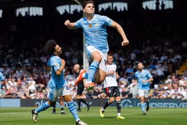Cận cảnh Man City thắng 'hủy diệt' 4-0, leo lên ngôi đầu Premier League