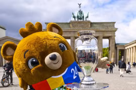 Chú gấu bông Albart - linh vật của EURO 2024