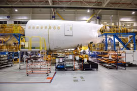 Máy bay Boeing 787 Dreamliner được sản xuất tại nhà máy của Boeing ở Bắc Charleston, Nam Carolina, Mỹ. (Ảnh: AFP/TTXVN)