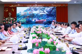 Thủ tướng Phạm Minh Chính chủ trì buổi làm việc với Ban Thường vụ Thành ủy Hà Nội. (Ảnh: Dương Giang/TTXVN)