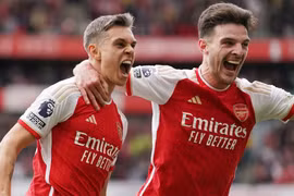 Arsenal tiếp tục đứng ngôi đầu bảng Premier League. (Nguồn: Getty Images)