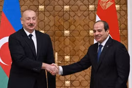 Tổng thống Ai Cập Abdel-Fattah El-Sisi (phải) và người đồng cấp Azerbaijan Ilham Aliyev. (Nguồn: aze)