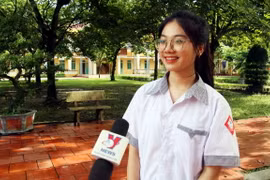 Em Phạm Quỳnh Anh trả lời phỏng vấn của TTXVN. (Ảnh: Nguyễn Lành/TTXVN)