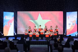 Amway tham gia đồng diễn flashmob tại Lễ phát động Ngày Quyền của người tiêu dùng Việt Nam năm 2024.